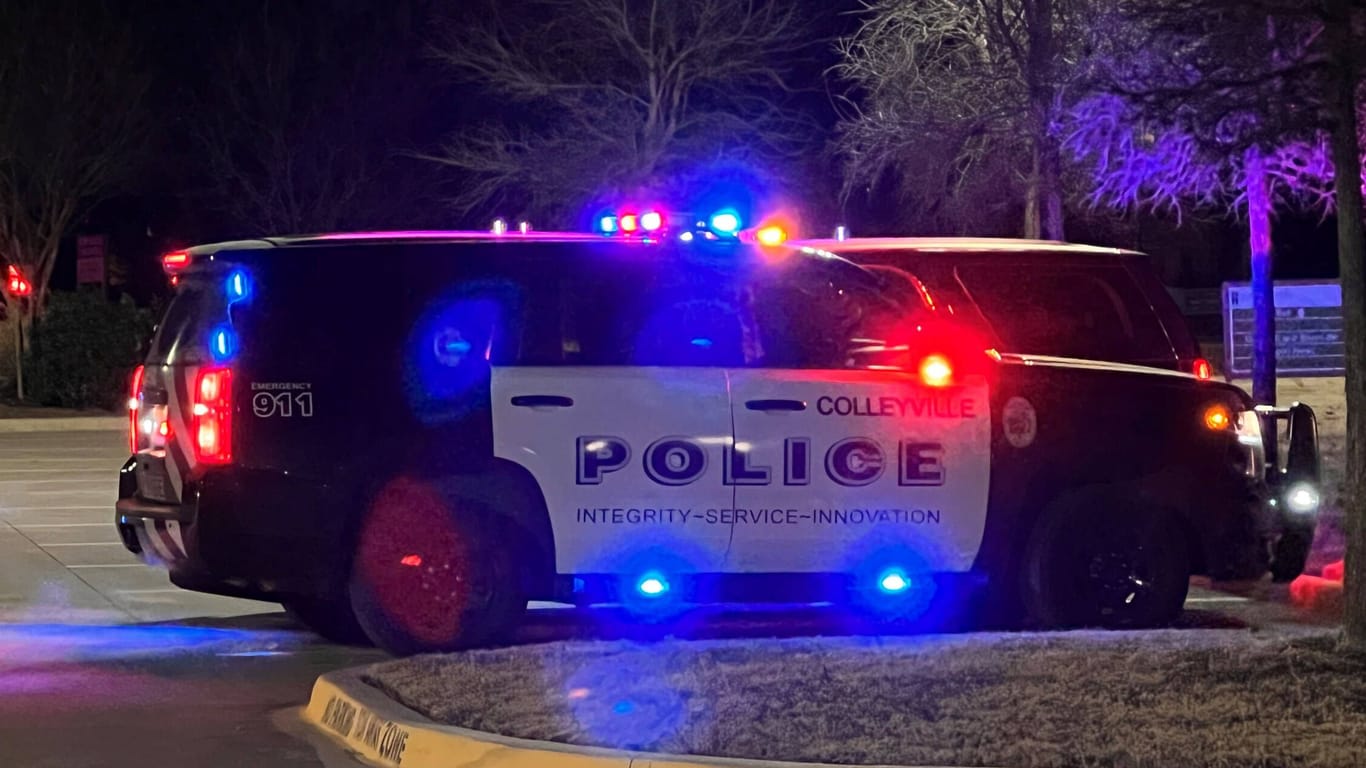 Polizeiauto in Texas (Symbolbild): In dem Bundesstaat hat ein Kind mit einer "geladenen halbautomatischen Pistole" versehentlich seine Schwester erschossen.