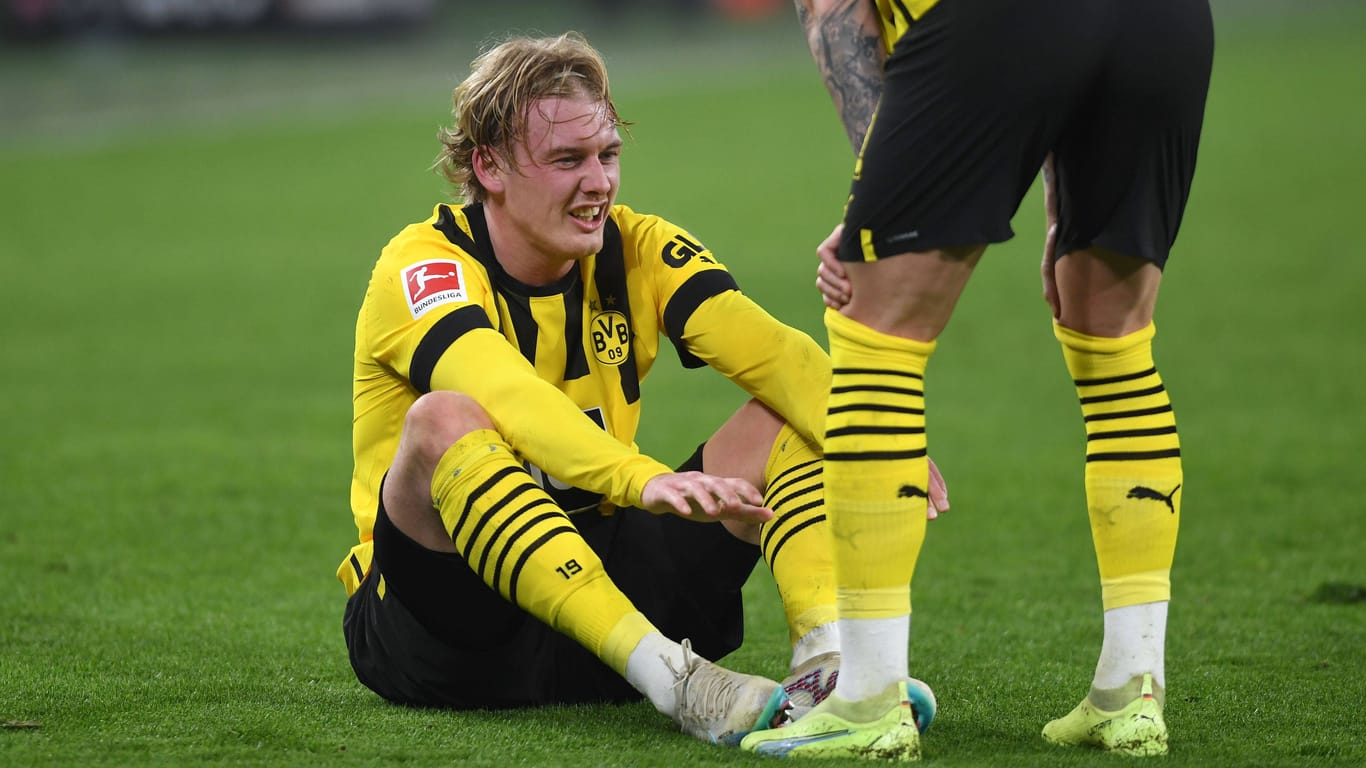 Julian Brandt am Boden: Gegen Chelsea musst der BVB-Profi früh vom Platz. Julian Brandt am Boden: Gegen Chelsea musst der BVB-Profi früh vom Platz.