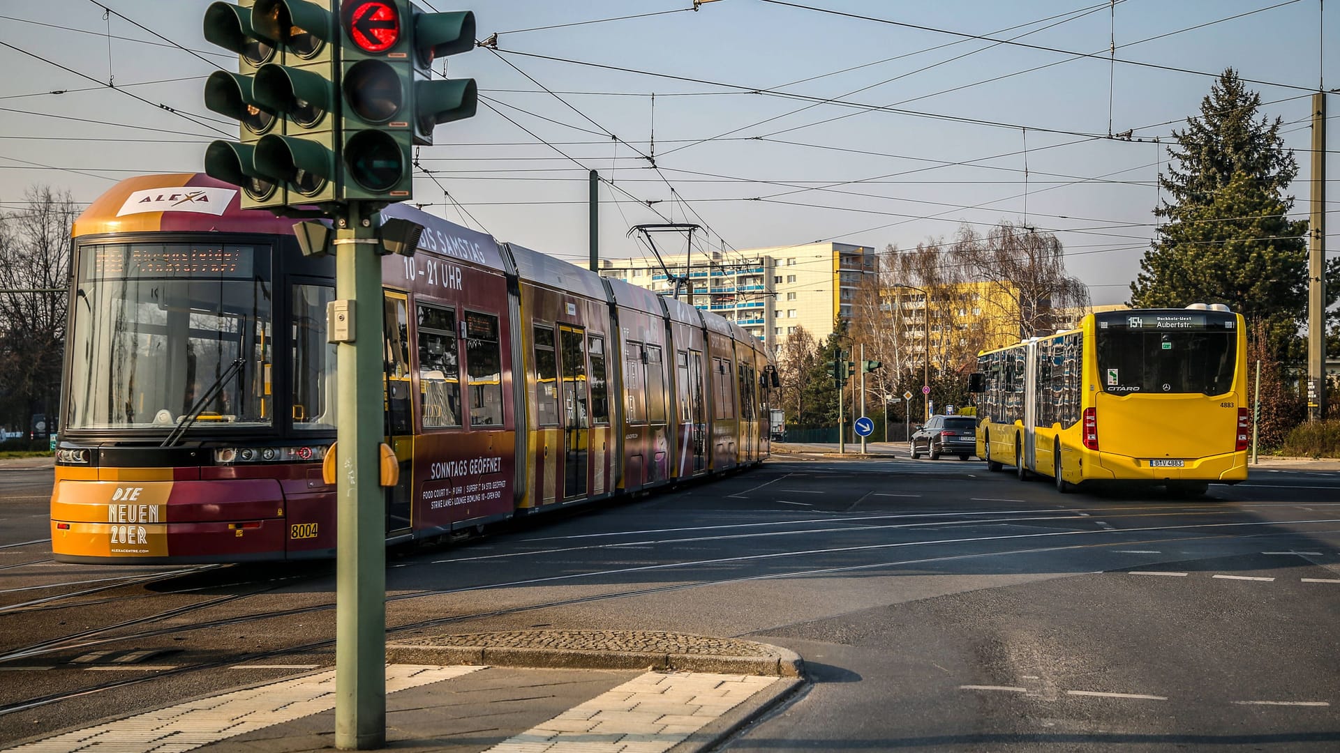 Kreuzung Landsberger Allee Ecke Blumberger Damm (Archivbild): An diesem Ort kam es zu dem Unfall Kreuzung Landsberger Allee Ecke Blumberger Damm (Archivbild): An diesem Ort kam es zu dem Unfall