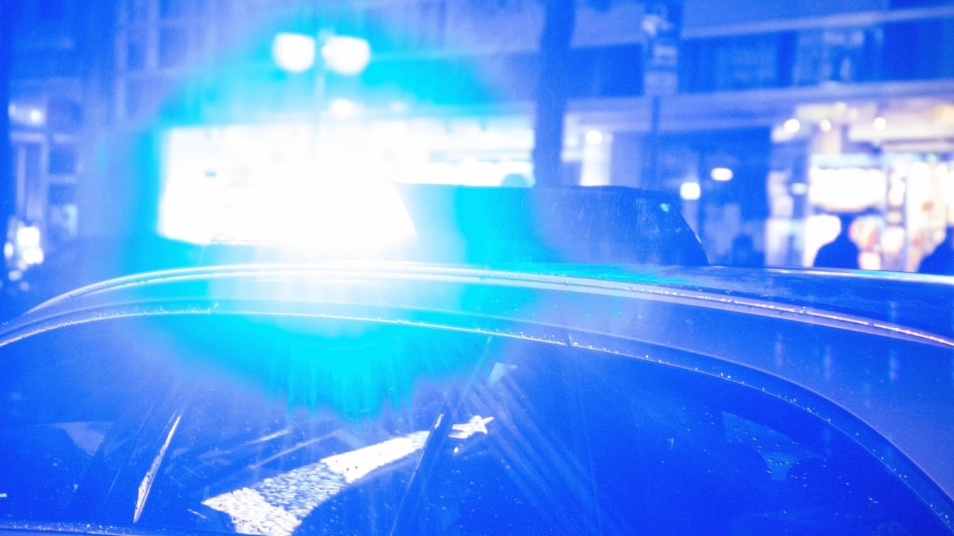 Polizeieinsatz (Symbolbild): In Hamburg starben zwei Menschen durch Schüsse.