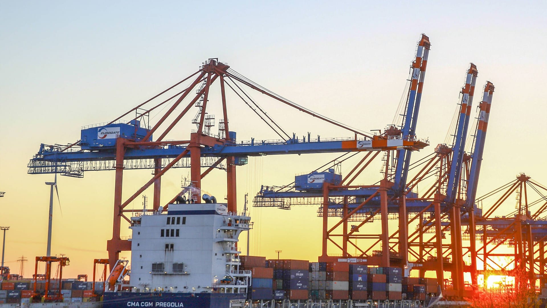 Container Hafen Hamburg: Deutschland ist auf dem Weg der Erholung.