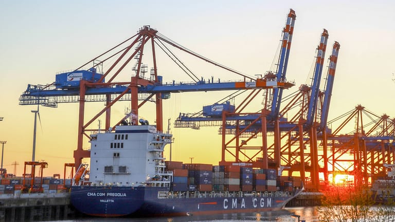 Container Hafen Hamburg: Deutschland ist auf dem Weg der Erholung.