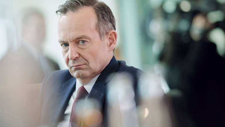 Bundesverkehrsminister Volker Wissing (FDP) bei einer Kabinettssitzung im Kanzleramt: Die Emissionsbilanz 2022 lässt tief blicken.