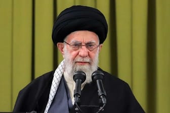 Irans religiöse Oberhaupt Ali Chamenei: Der Iran und Saudi-Arabien wollen nach jahrelangem Konflikt ihre diplomatischen Beziehungen wiederherstellen.