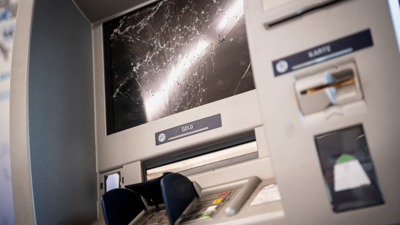 Ein gesprengter Geldautomat (Symbolbild): Im Stadtteil Kirchrode haben Unbekannte einen Geldautomaten zerstört.