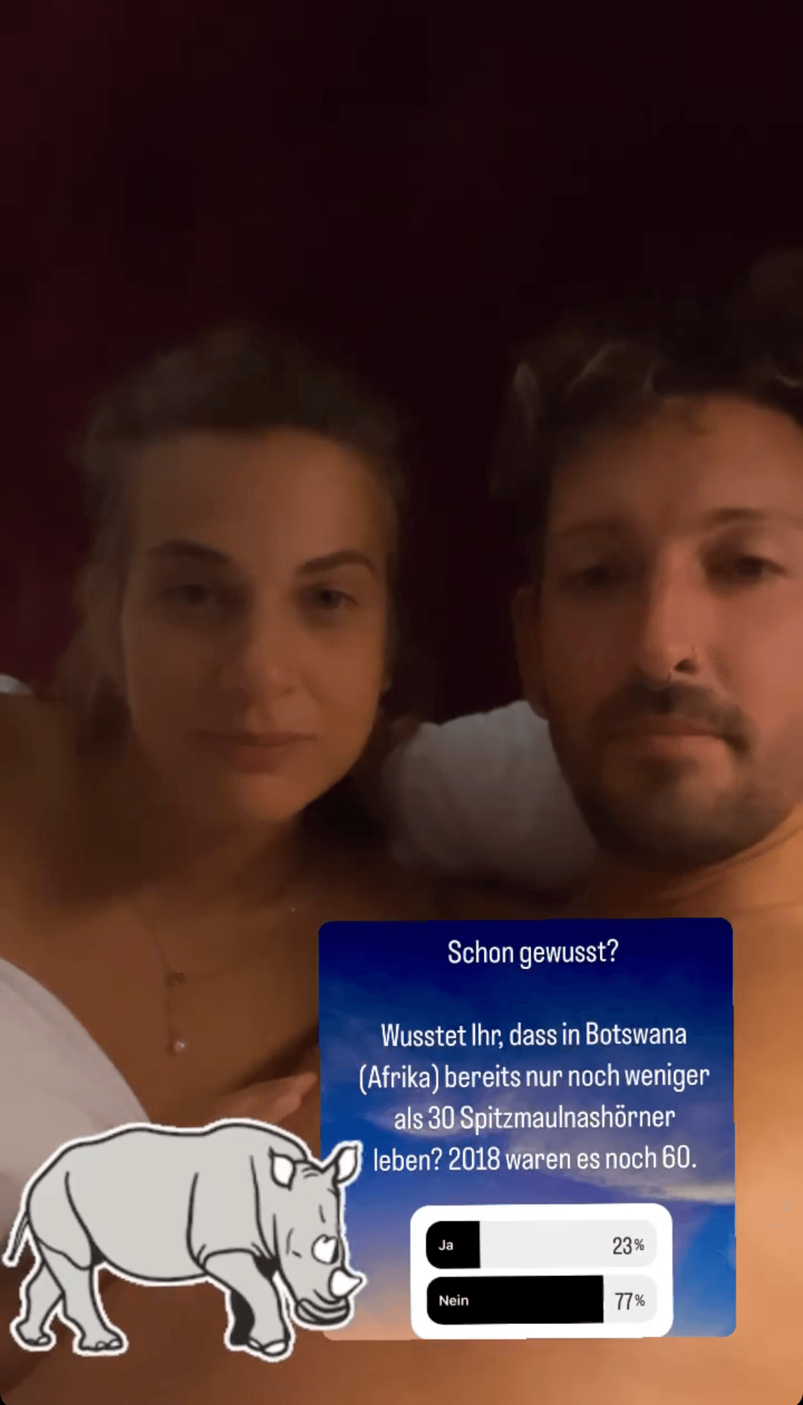Fabian Kahl und seine Freundin zeigen sich gemeinsam im Bett.