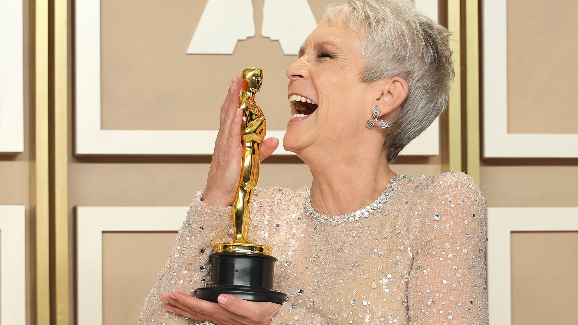 Jamie Lee Curtis bekam ebenfalls einen Oscar für ihre Rolle in "Everything Everywhere All at Once" – als "beste Nebendarstellerin".