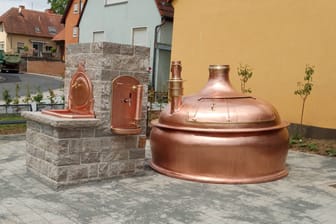 Aus diesem Dorfbrunnen in Krautheim in Unterfranken kann Bier gezapft werden.