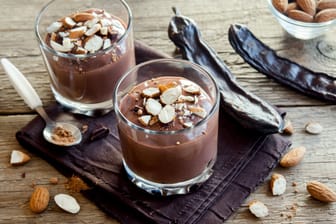 High Protein Pudding: Sie können auch Proteinpulver mit Geschmack, wie Schokolade verwenden.