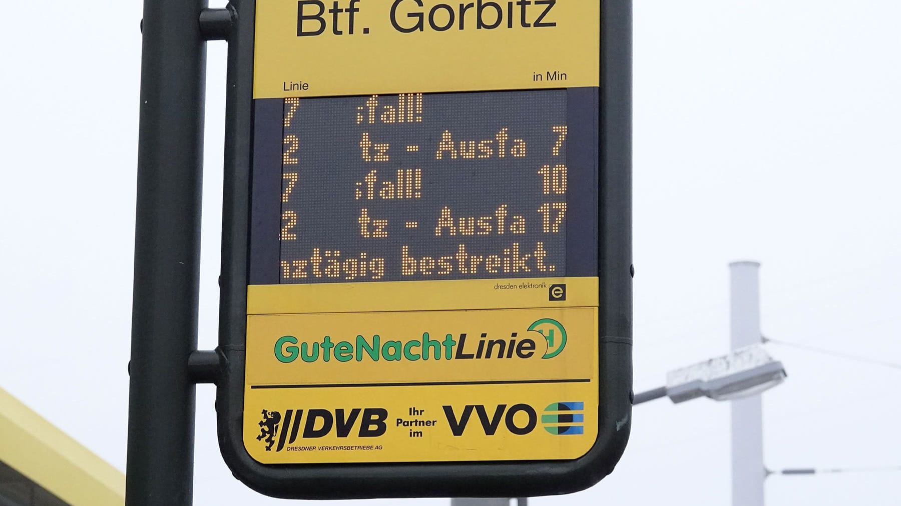 Streik der Gewerkschaft ver.di bei den Verkehrsbetrieben - Straßenbahnen und Busse standen einen Tag lang still