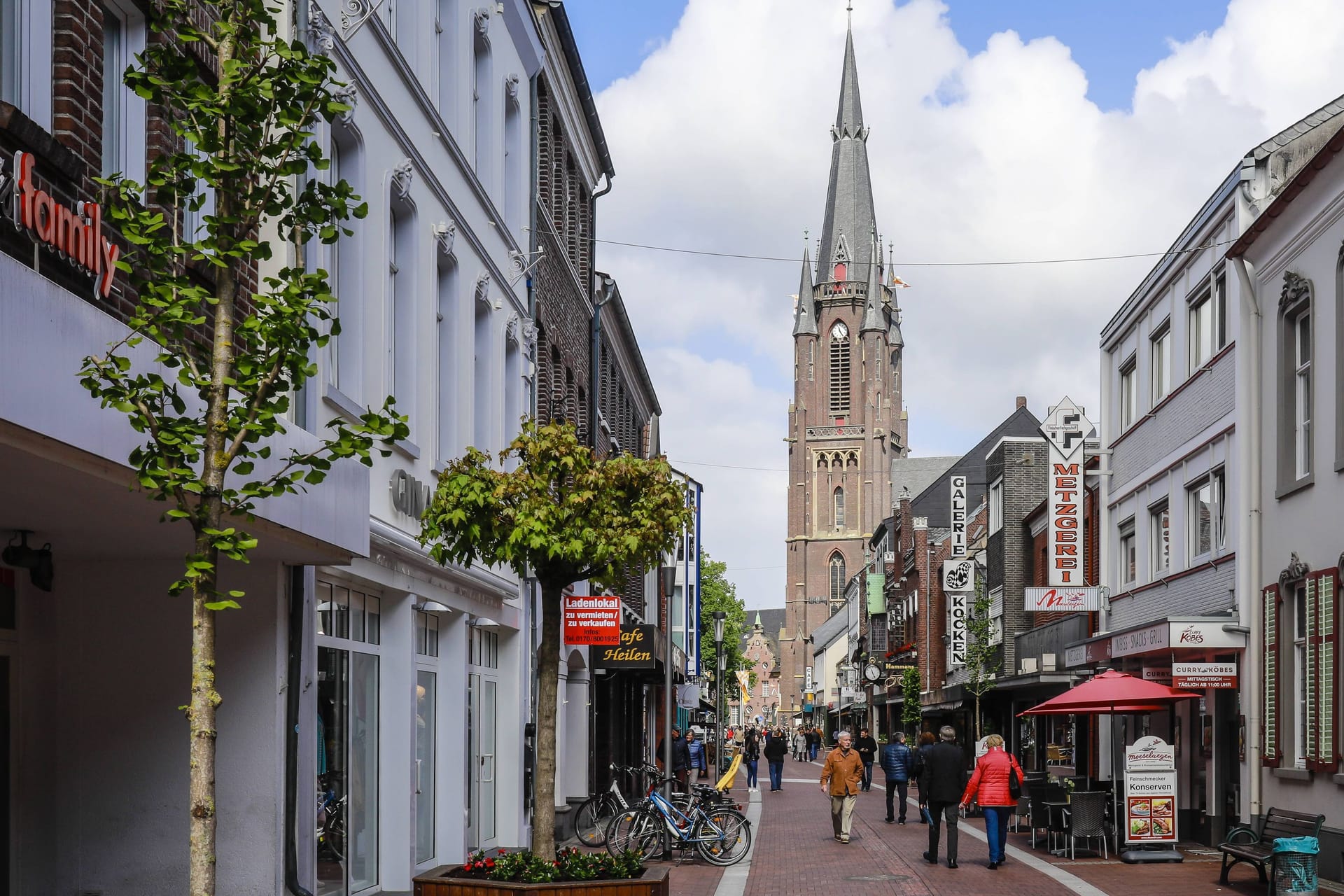 Innenstadt von Kevelaer (Archivbild): Auf dieser Einkaufsstraße war der 85-Jährige unterwegs.