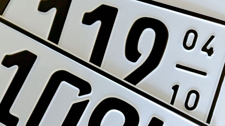 Wechselkennzeichen: Nicht nur für Motorrad und Oldtimer ist es eine günstige Alternative.