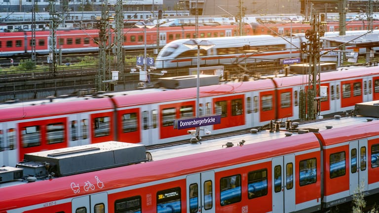 Nah- und Fernverkehr: Das 49-Euro-Ticket soll am 1. Mai an den Start gehen.