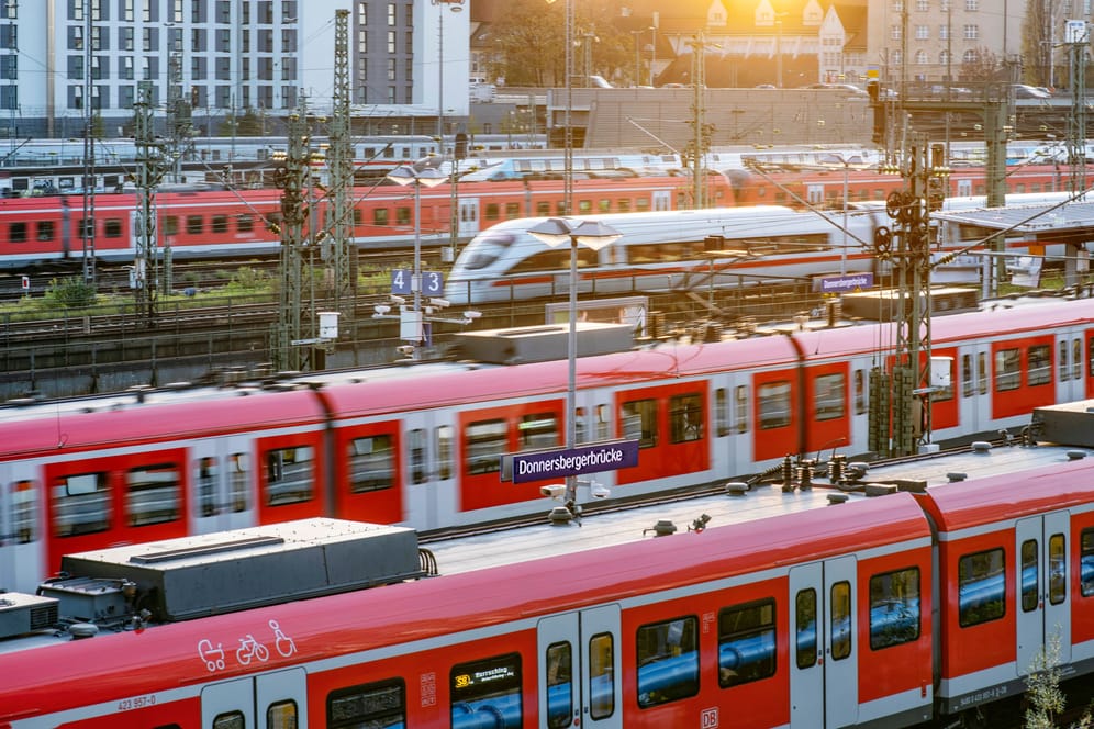 Nah- und Fernverkehr: Das 49-Euro-Ticket soll am 1. Mai an den Start gehen.