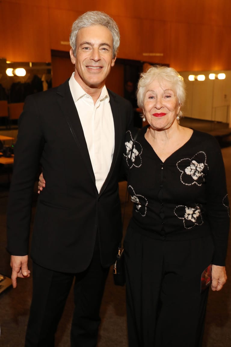 Gedeon Burkhard mit seiner Mutter 2020 bei einem Event in Berlin