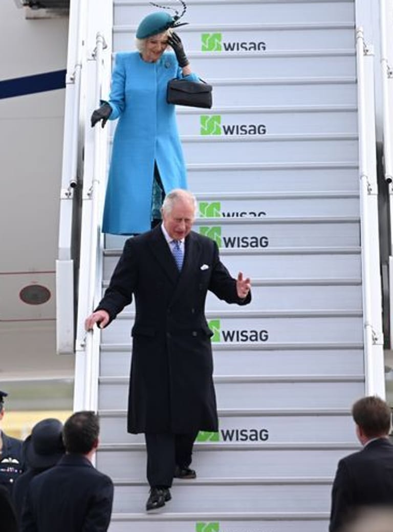 Charles und Camilla am Berliner Flughafen