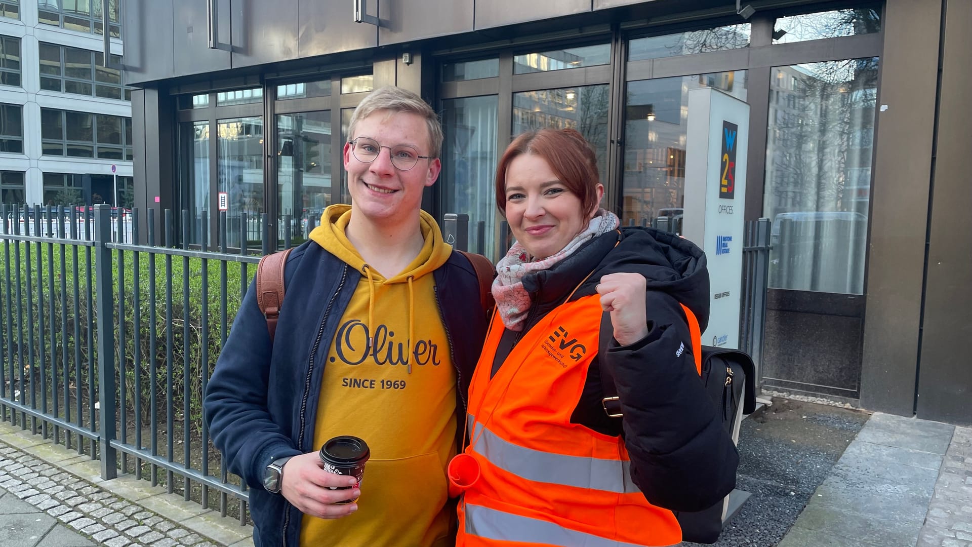 Fabian und Anastasia unterstützen der Streik aus Solidariät.