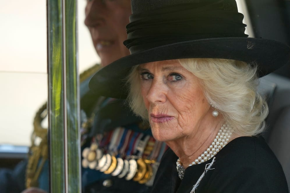 Camilla: Die Königsgemahlin muss erneut einen schweren Verlust verkraften.