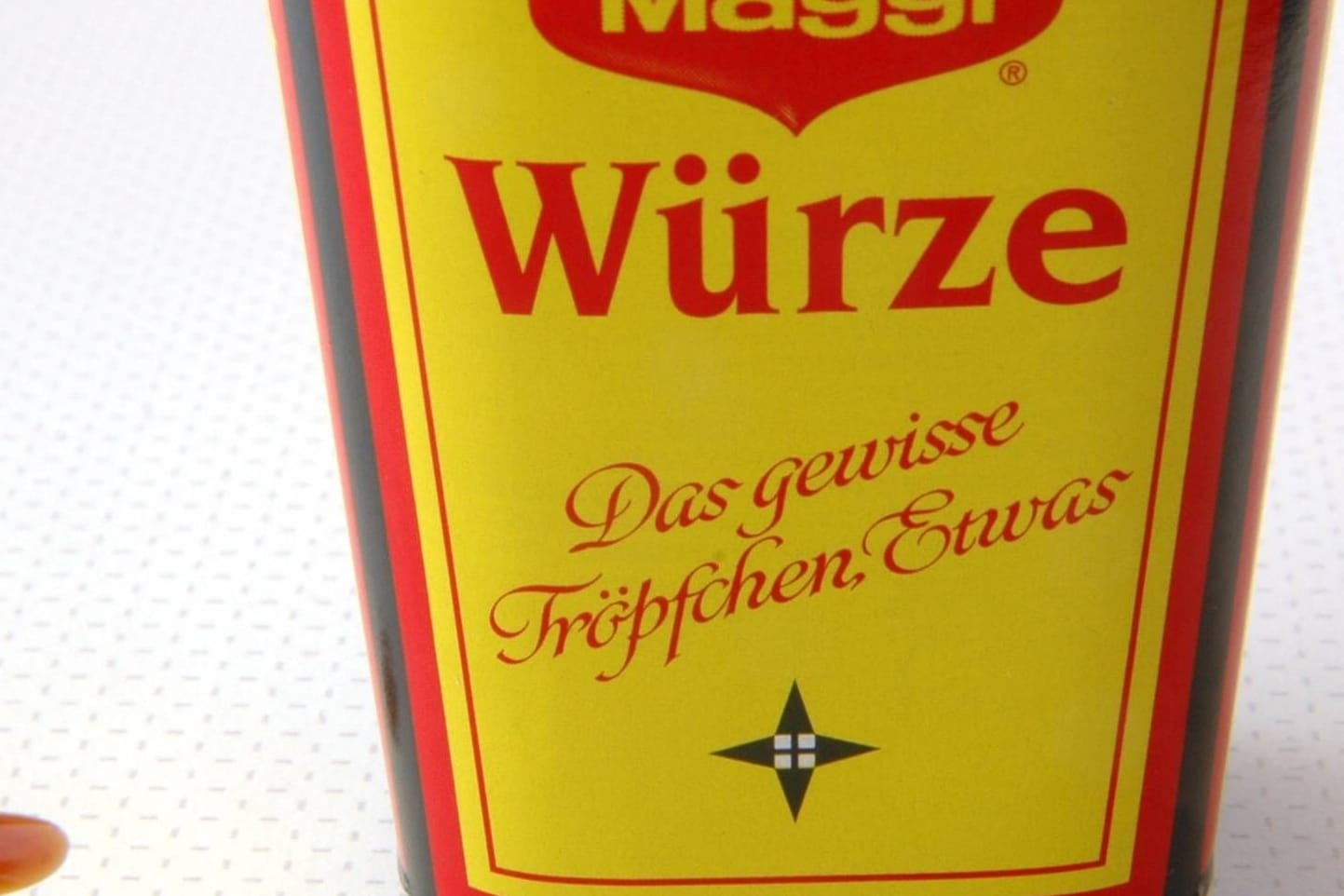 Flüssigwürze: Das Produkt wird oft zum Würzen von Speisen verwendet.