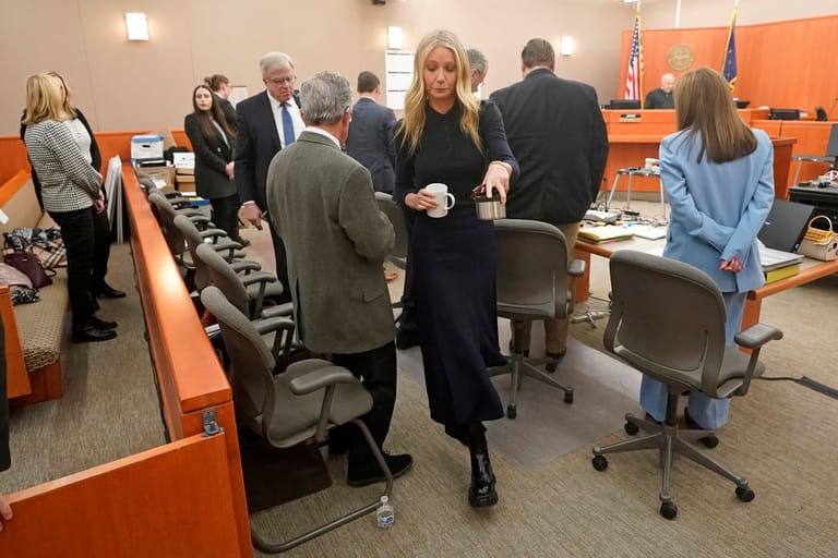 Gwyneth Paltrow hier zu sehen im Gerichtssaal