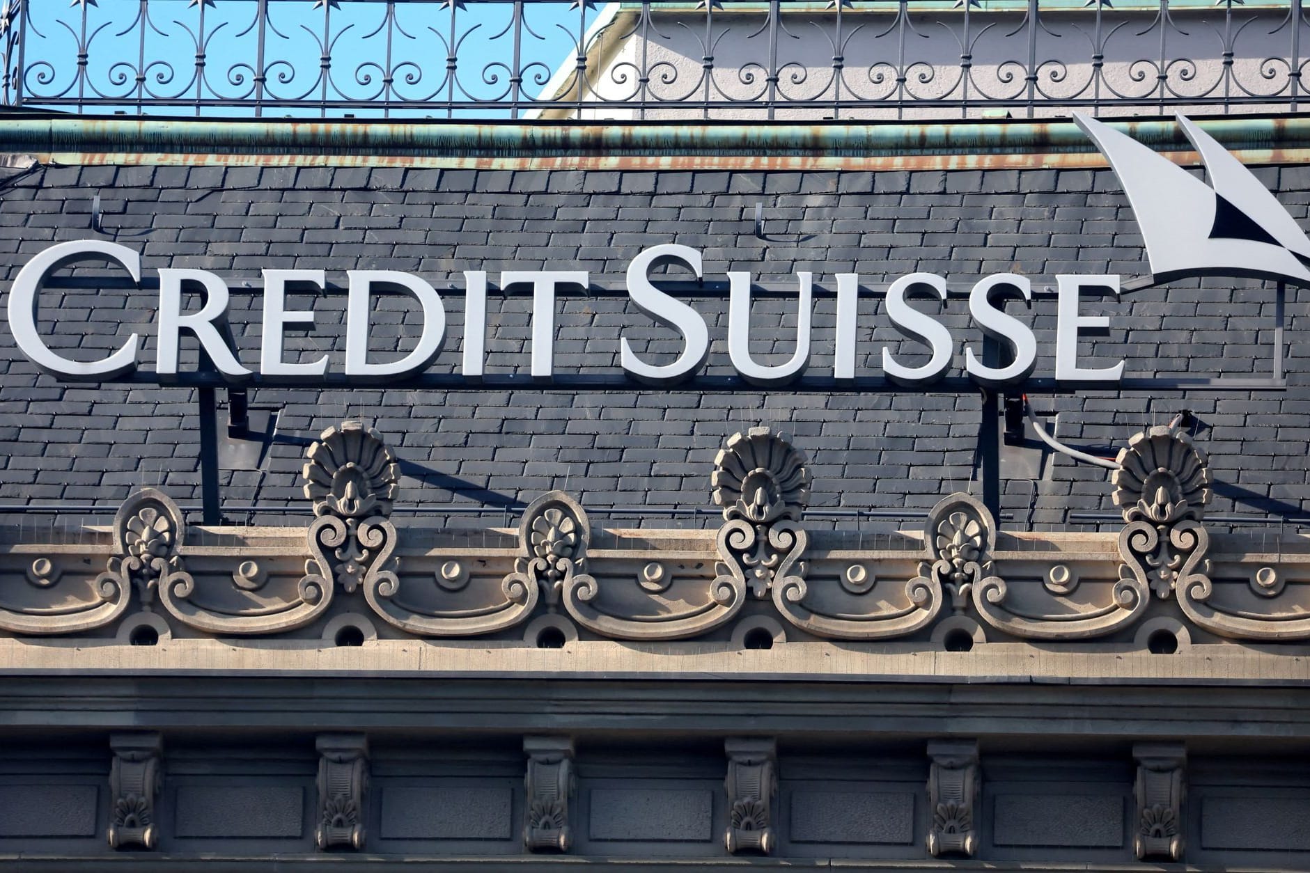 Logo der Credit Suisse in Zürich: Die Finanzministerin geht von einem Boni-Verbot für das Management aus.