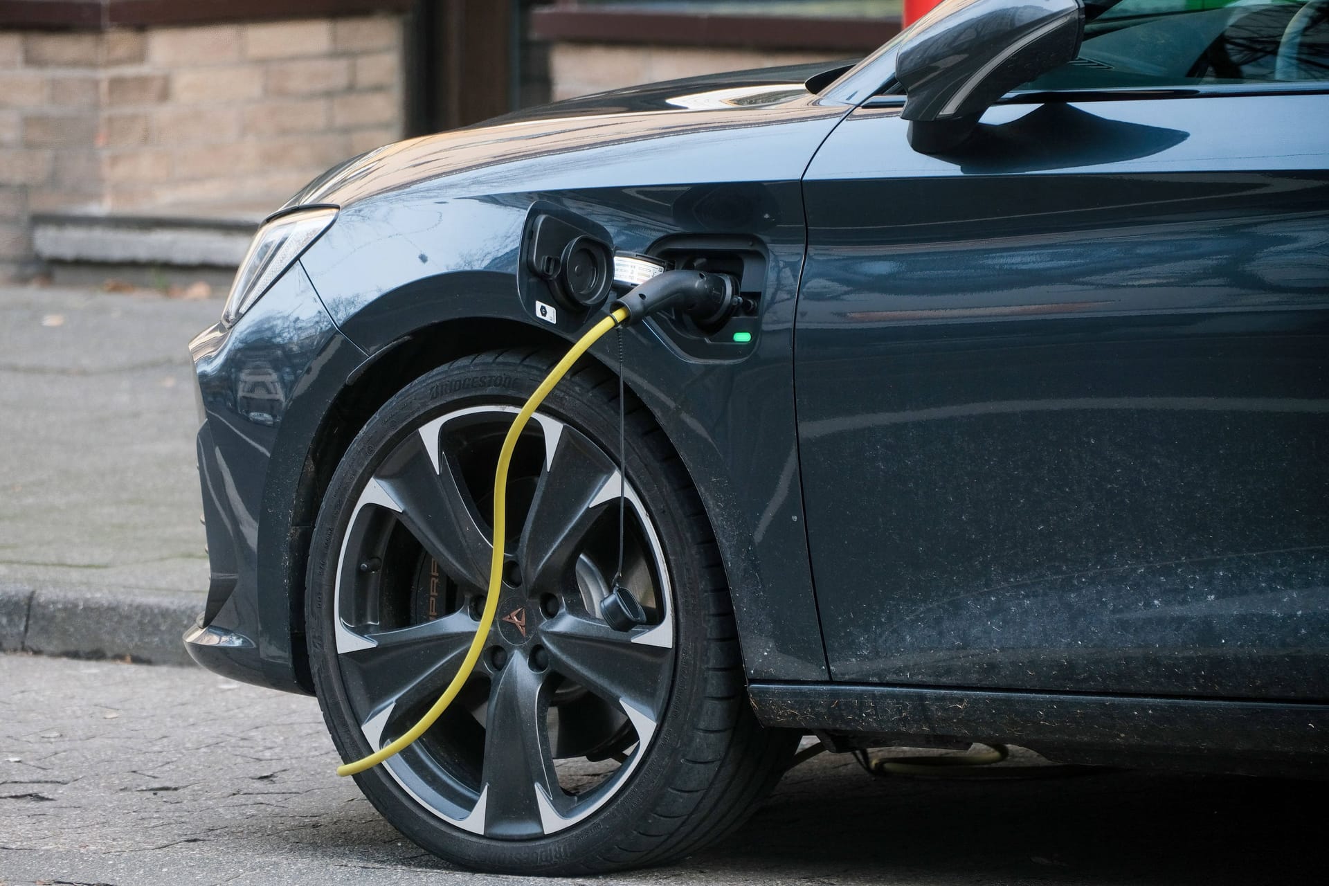 Strom fürs E-Auto: Vor allem seine geringen Unterhaltskosten machen es attraktiv.