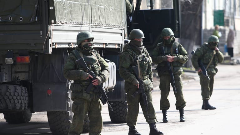 "Grüne Männchen" auf der Krim: Mit dem Auftauchen von russischen Soldaten ohne Abzeichen begann 2014 die Annexion der ukrainischen Halbinsel.