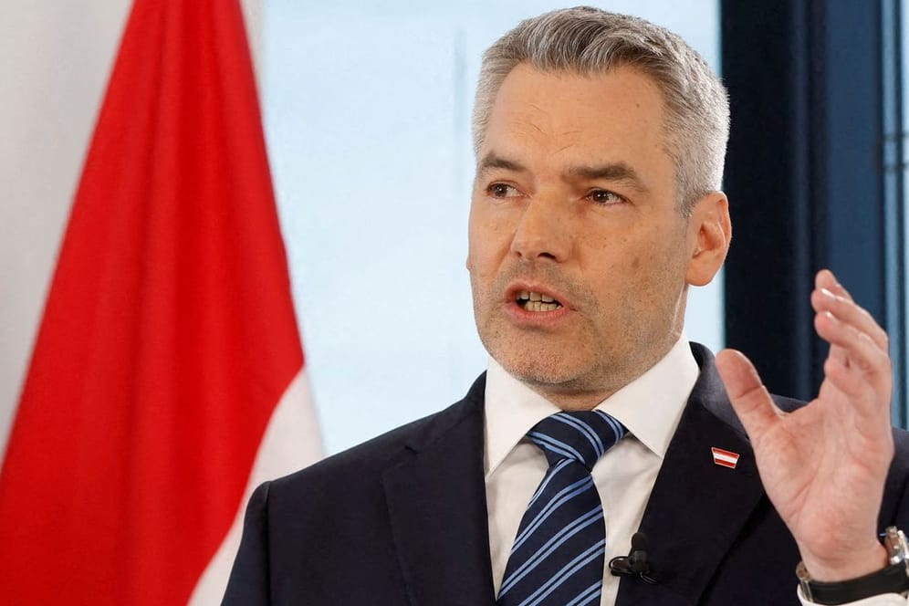 Österreichs Kanzler Nehammer: "Sie müssen sehr hoch sein, sie müssen sehr tief in den Boden reichen und sie müssen konsequent überwacht werden".
