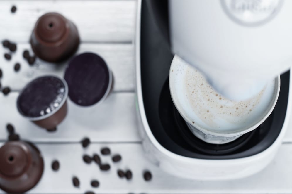So schmeckt der Kaffee morgens besonders gut: Mit Kaffeepad- oder Kapselmaschinen gelingt Ihnen jede Kaffeekreation.