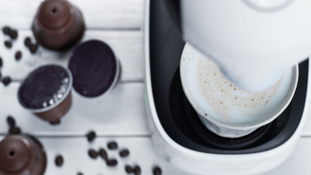 So schmeckt der Kaffee morgens besonders gut: Mit Kaffeepad- oder Kapselmaschinen gelingt Ihnen jede Kaffeekreation.