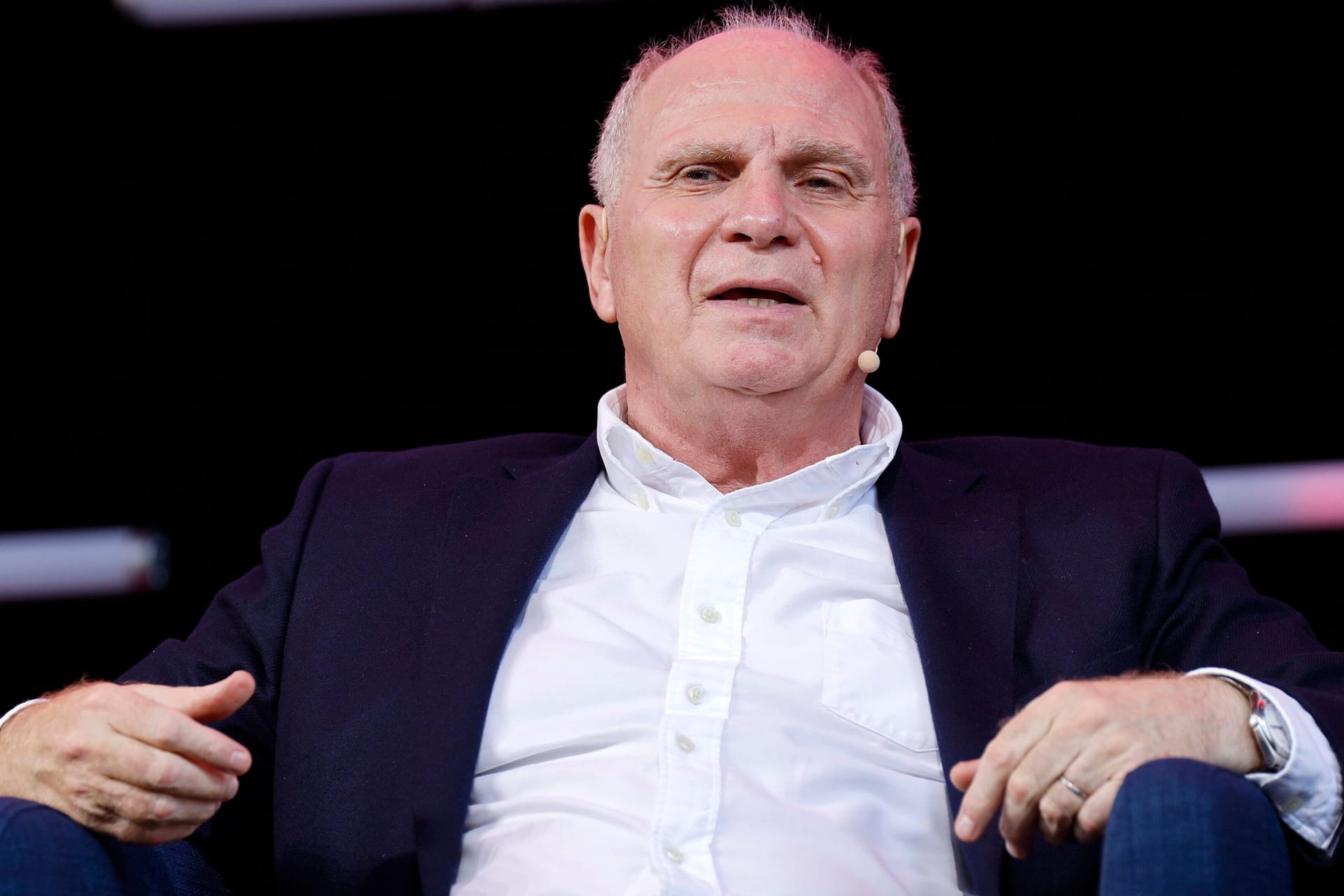 Uli Hoeneß: Er warnt die Bayern vor dem FC Augsburg.