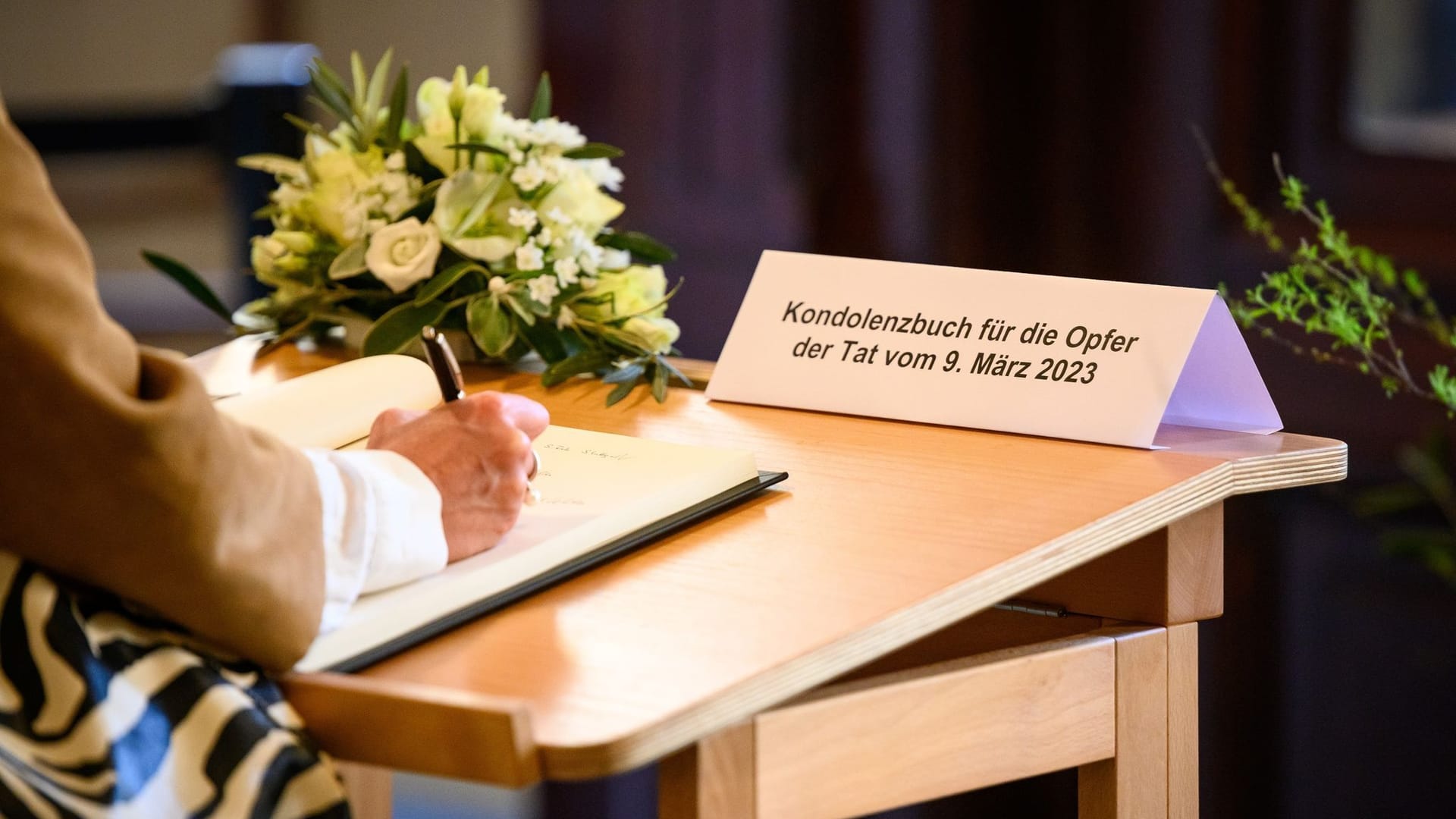 Kondolenzbuch zur Amoktat bei Jehovas Zeugen Kondolenzbuch zur Amoktat bei Jehovas Zeugen