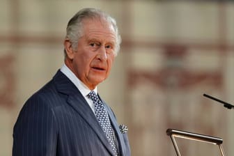 Charles III.: Der britische König muss sich in Behandlung geben.