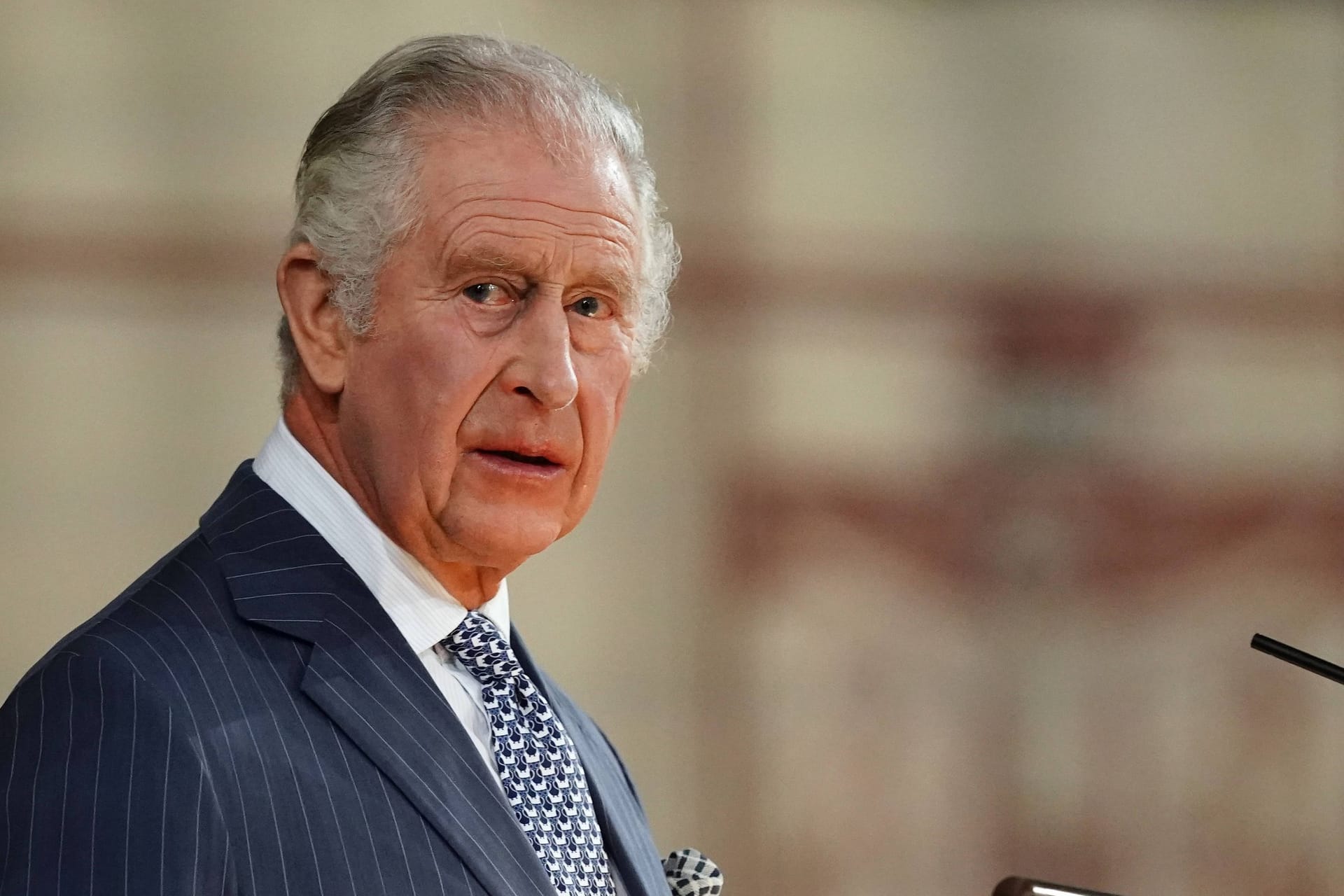 Charles III.: Der britische König muss sich in Behandlung geben.