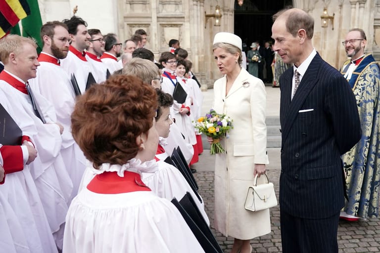 Herzogin Sophie und Prinz Edward: Die Frau des Royals fiel farblich aus der Reihe.