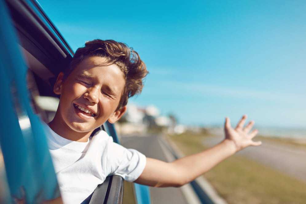 Junge im Auto (Symbolbild): Im Wetteraukreis währte das Glück nur kurz.
