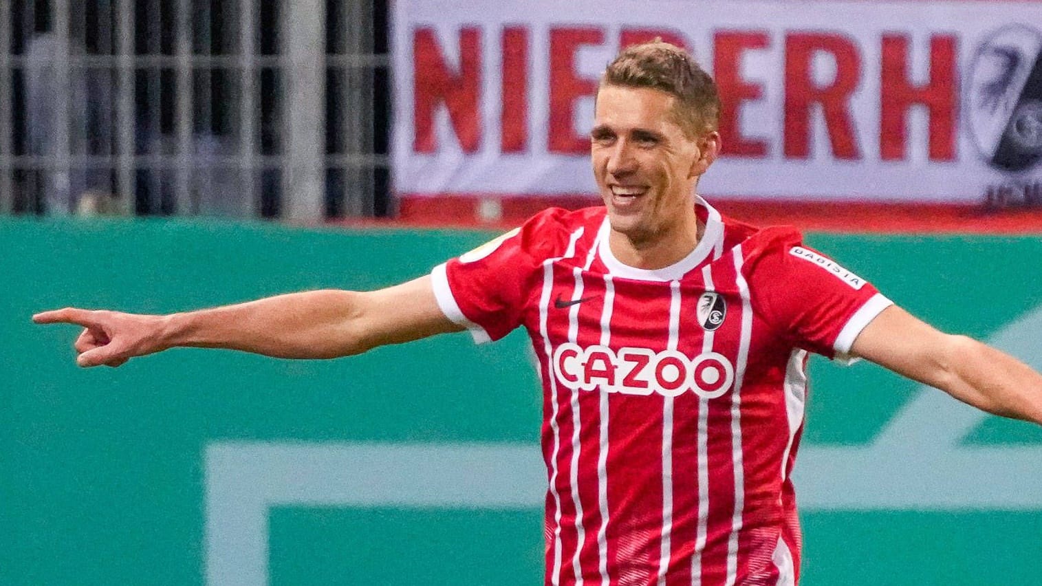 Nils Petersen: Am Ende der Saison beendet der Freiburger Stürmer seine Karriere. Nils Petersen: Am Ende der Saison beendet der Freiburger Stürmer seine Karriere.
