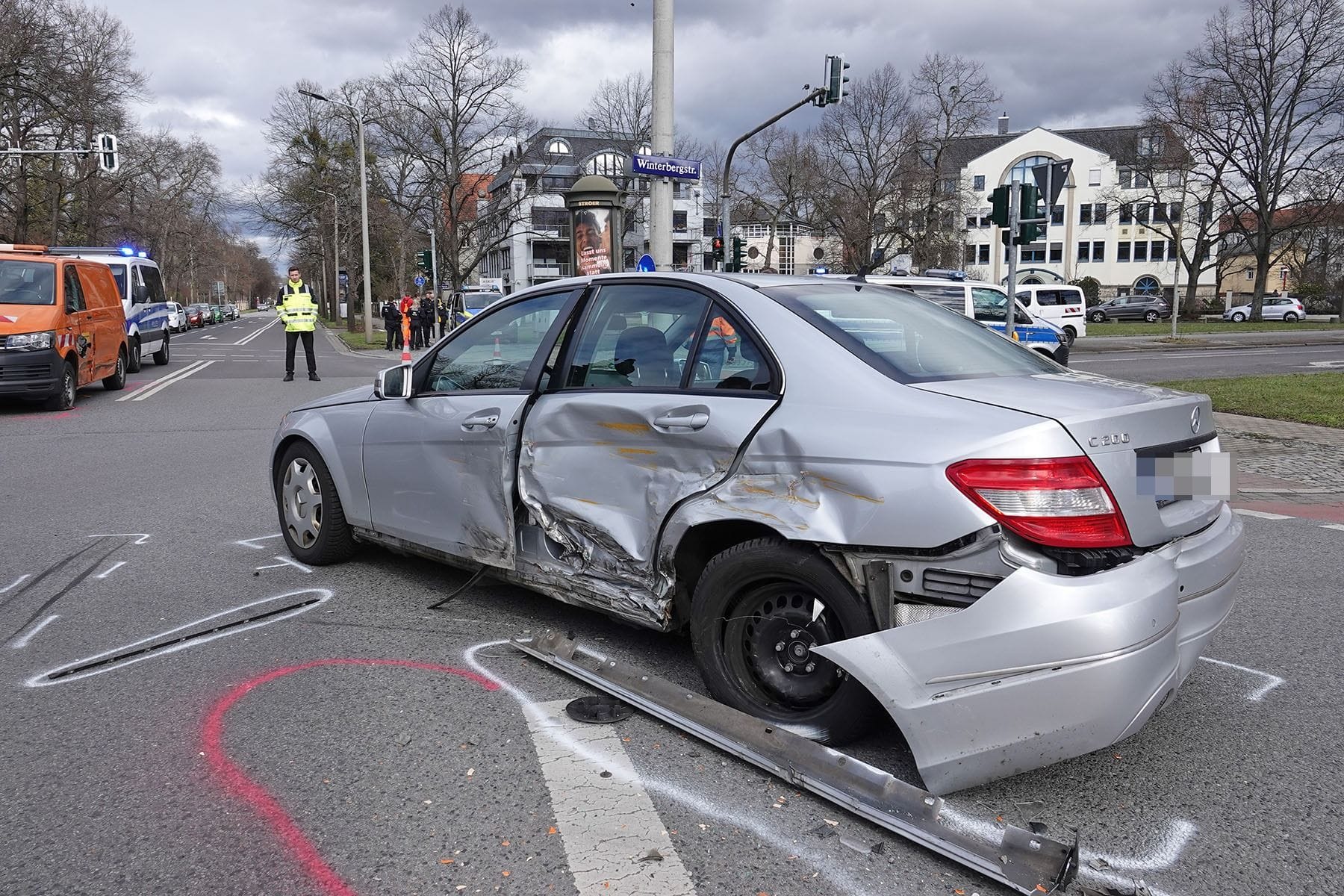 Großer Schaden am Wagen: Hier endete die Spur der Verwüstung.