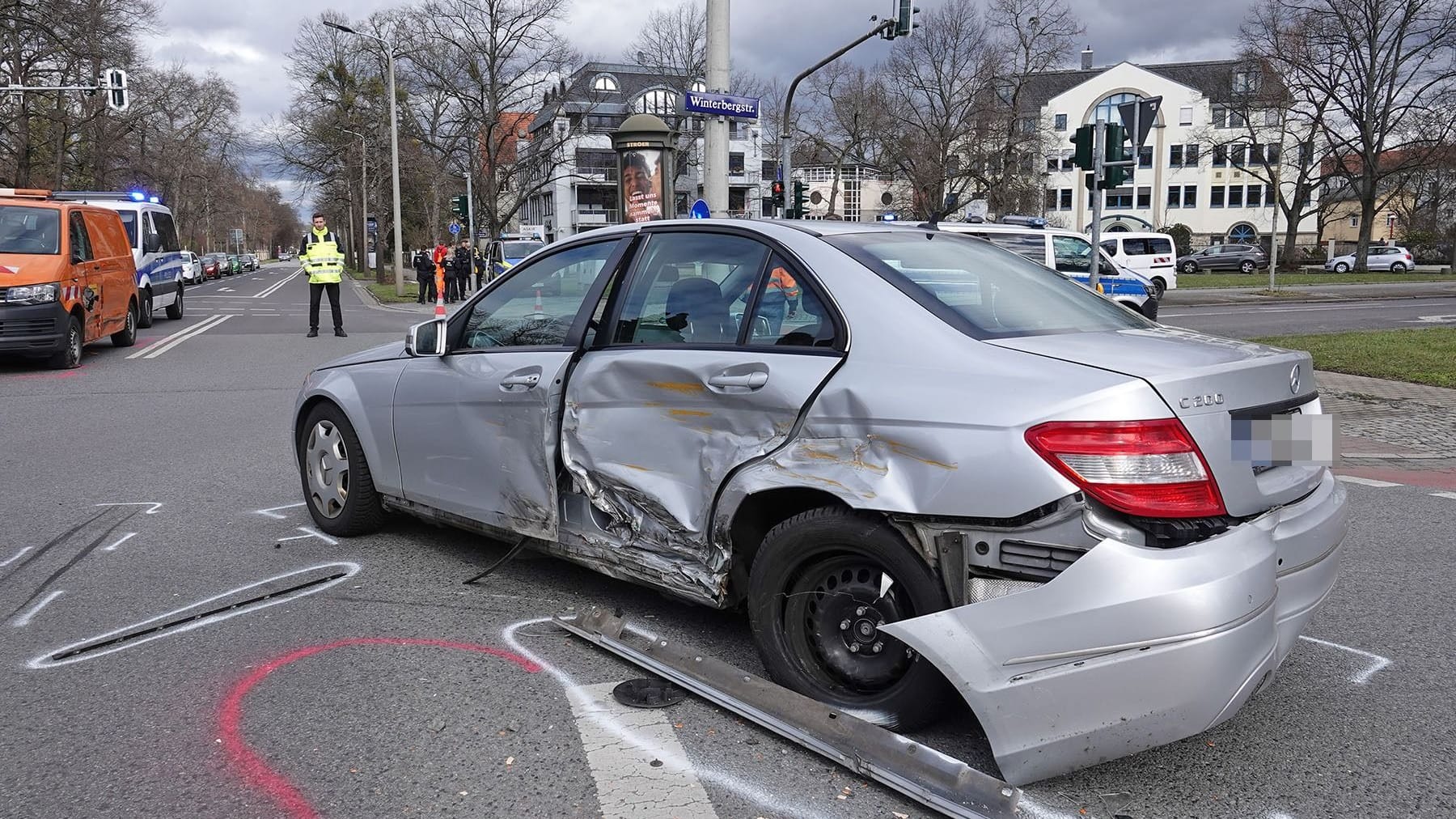 Großer Schaden am Wagen: Hier endete die Spur der Verwüstung.