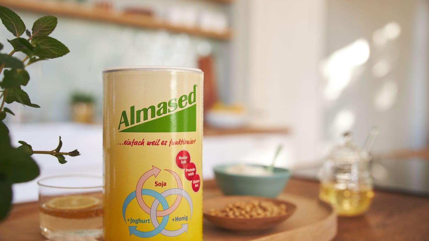 Nährstoffreich und ohne leere Kalorien: Ersetzen oder ergänzen Sie eine Ihrer Mahlzeiten mit einem Power-Shake von Almased.