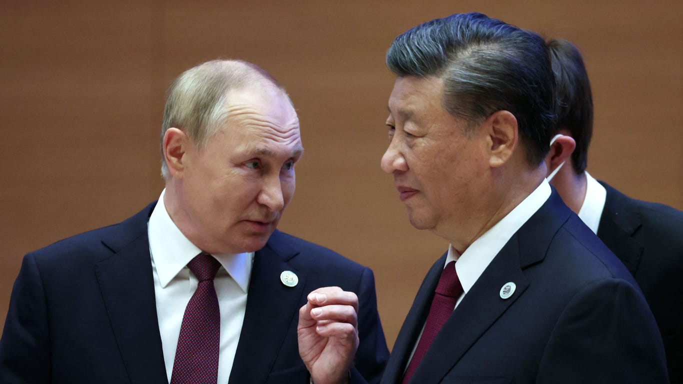 Präsidenten Putin (links) und Xi (rechts): Die USA warnen China davor, den russischen Angriffskrieg in der Ukraine mit Waffenlieferungen zu unterstützen.