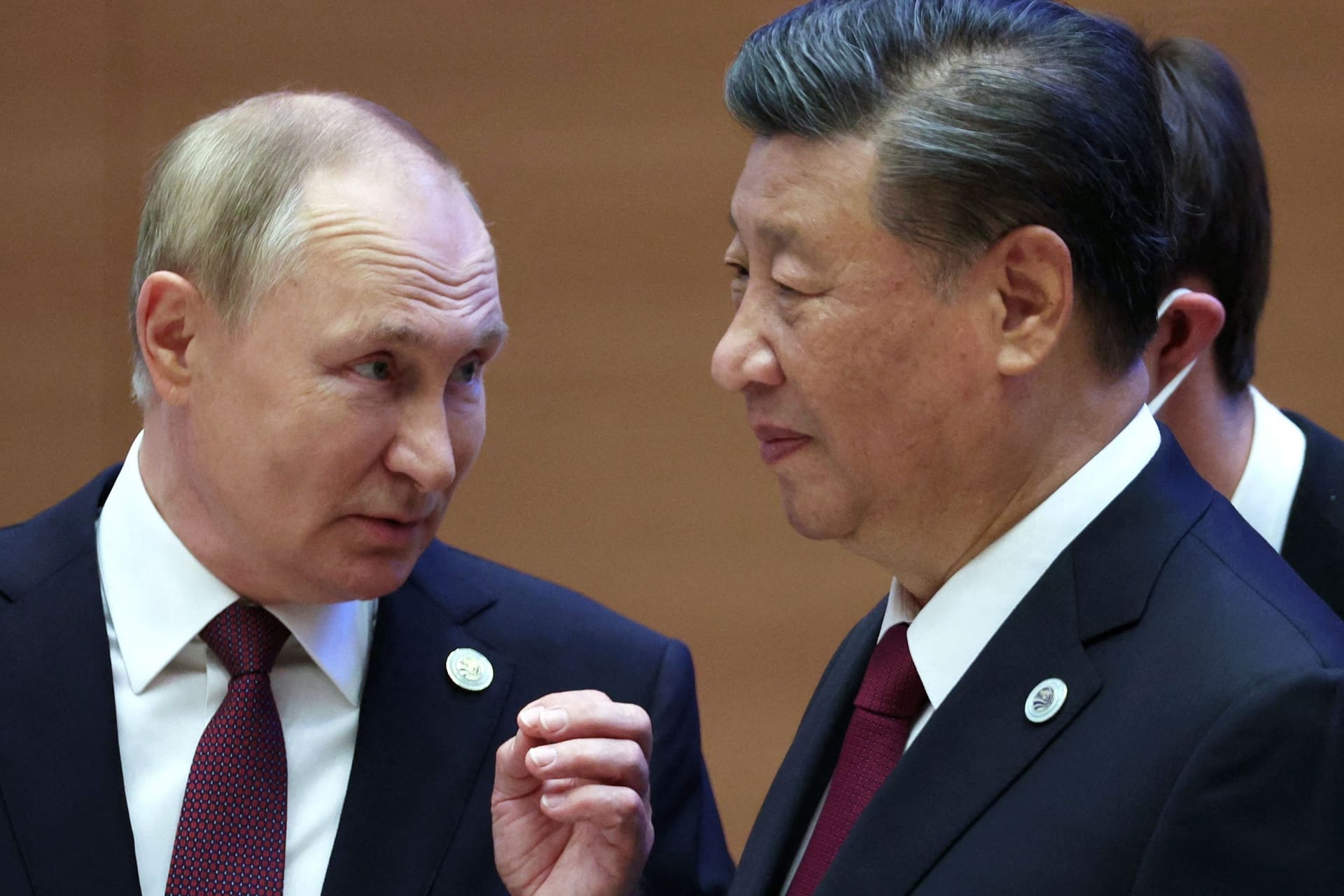 Präsidenten Putin (links) und Xi (rechts): Die USA warnen China davor, den russischen Angriffskrieg in der Ukraine mit Waffenlieferungen zu unterstützen.