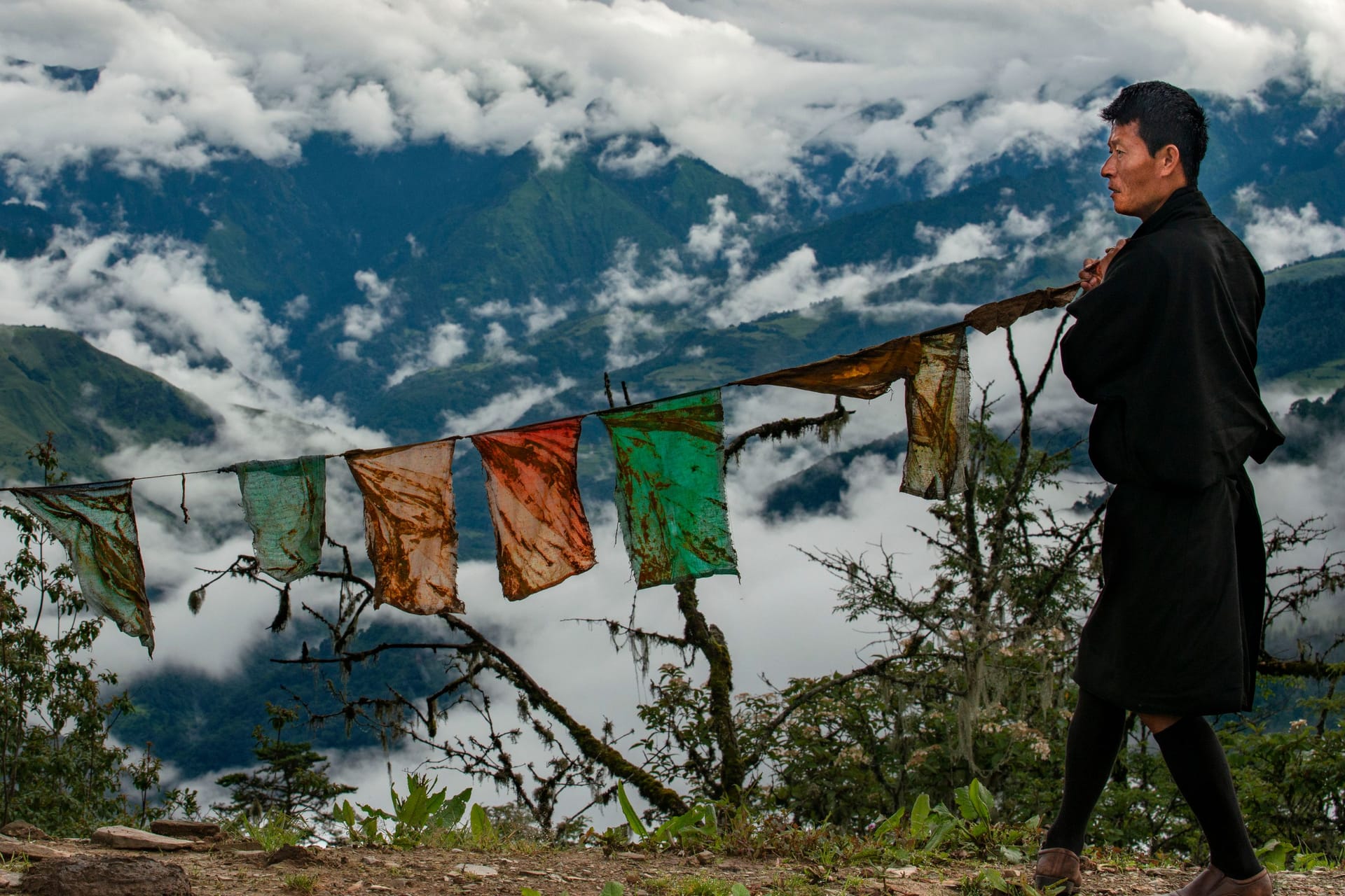 1404548186Ein Bauer auf einem Gebirgspass in Bhutan: Das Land ist ein beliebtes Reiseziel.