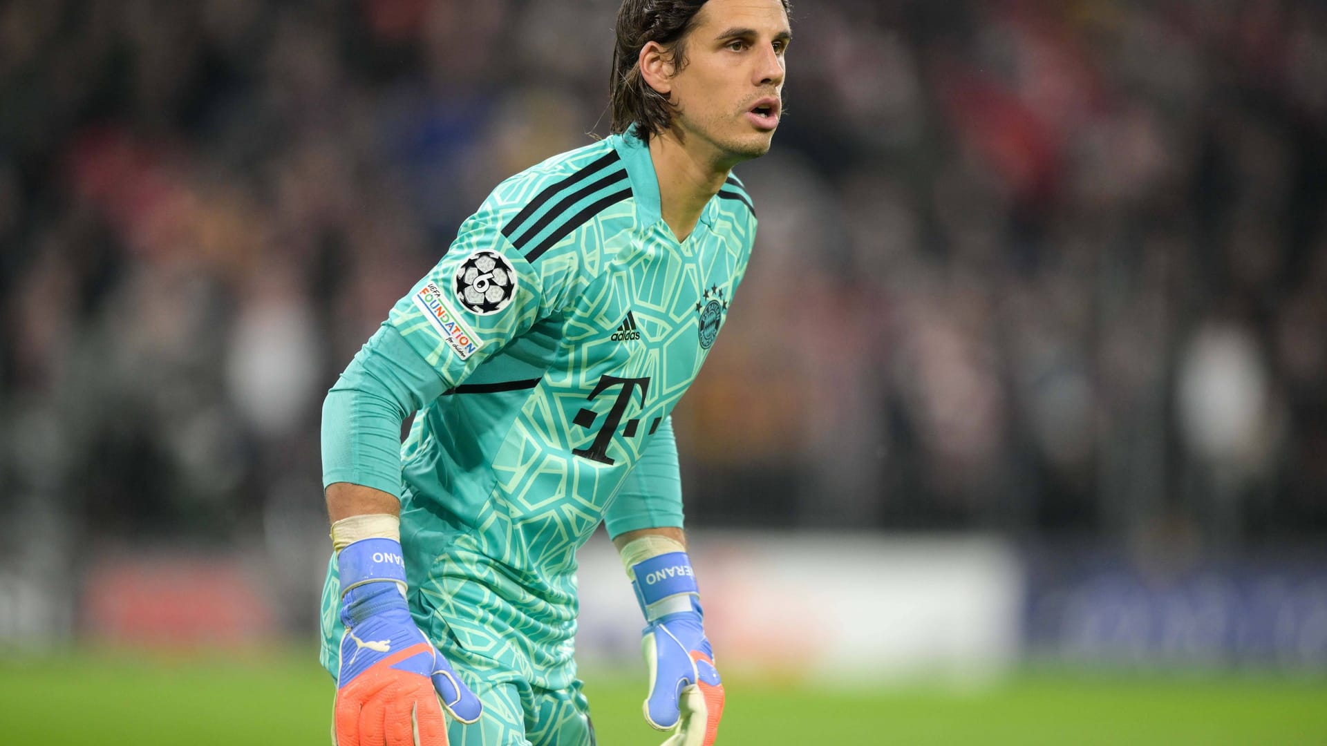 Yann Sommer: Musste schon nach zwei Minuten den ersten Schuss von Mbappé abwehren. Rettete auch stark gegen Messi (25.). Vertändelte dann aber leichtfertig den Ball im Strafraum und hatte Riesenglück, dass de Ligt auf der Linie vor dem leeren Tor für ihn rettete (38.). Danach wieder vor Mbappé zur Stelle (43.). Starke Parade beim Kopfball von Ramos (64.). Note 3