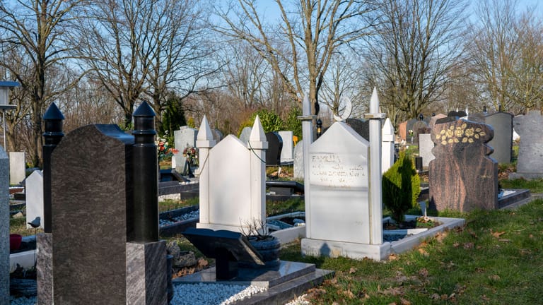 Islamische Bestattungsfelder auf dem Hallo-Friedhof in Essen-Stoppenberg, einer der größten islamischen Gräberfelder in Deutschland.