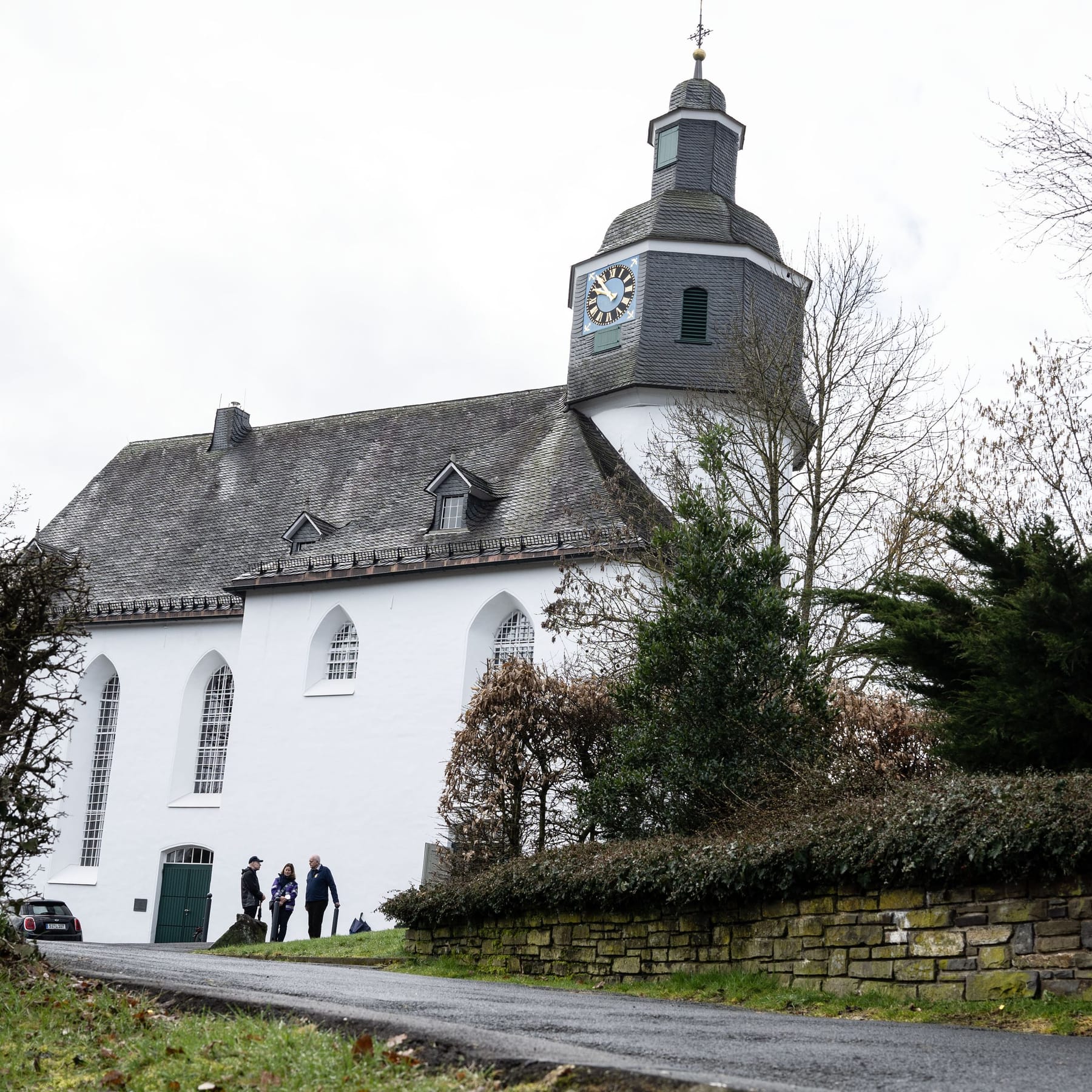 Trauer um Luise in Freudenberg – Geistlicher spricht über Tatverdächtige