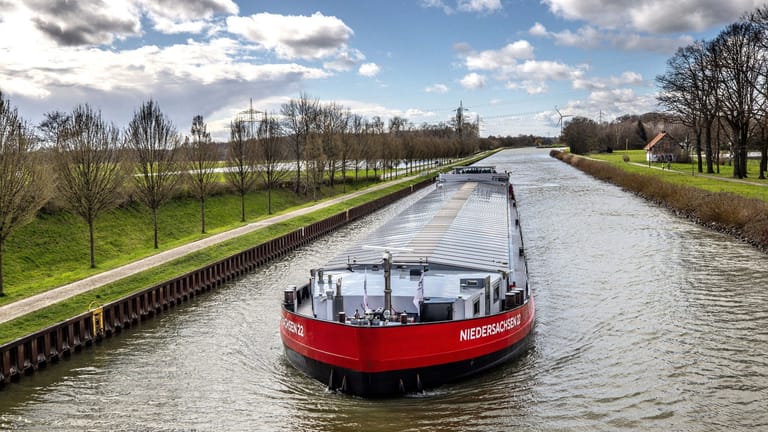 Forschungsinstitut präsentiert autonom fahrendes Güterschiff