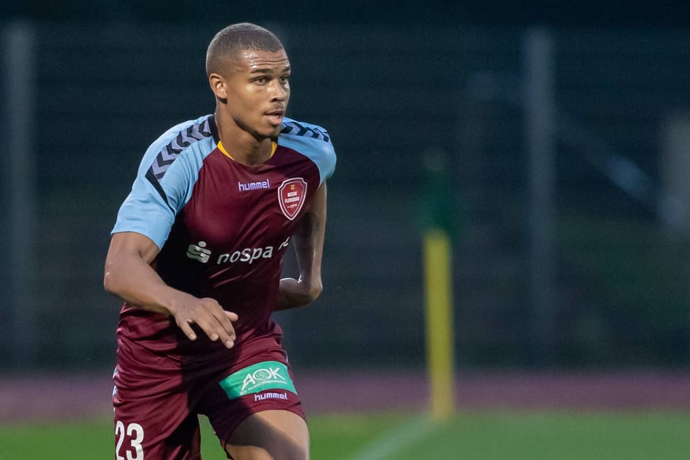 Kevin Njie: Der Verteidiger steht bei Weiche Flensburg in der Regionalliga unter Vertrag.