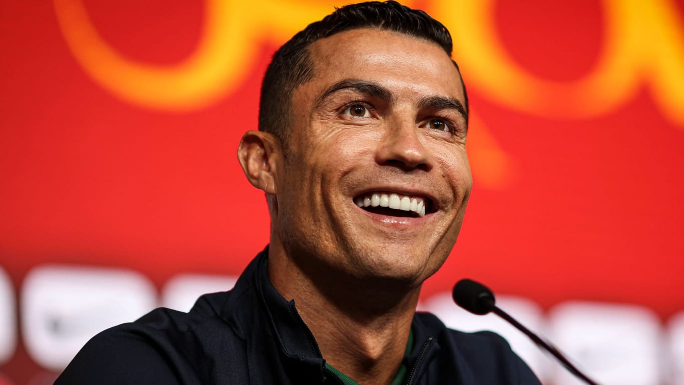 Cristiano Ronaldo auf einer Pressekonferenz der portugiesischen Nationalelf: Nächste Bestmarke im Blick.