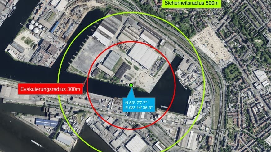 Die amerikanische Fliegerbombe wurde am Fundort in der Louis-Krages-Straße freigelegt.